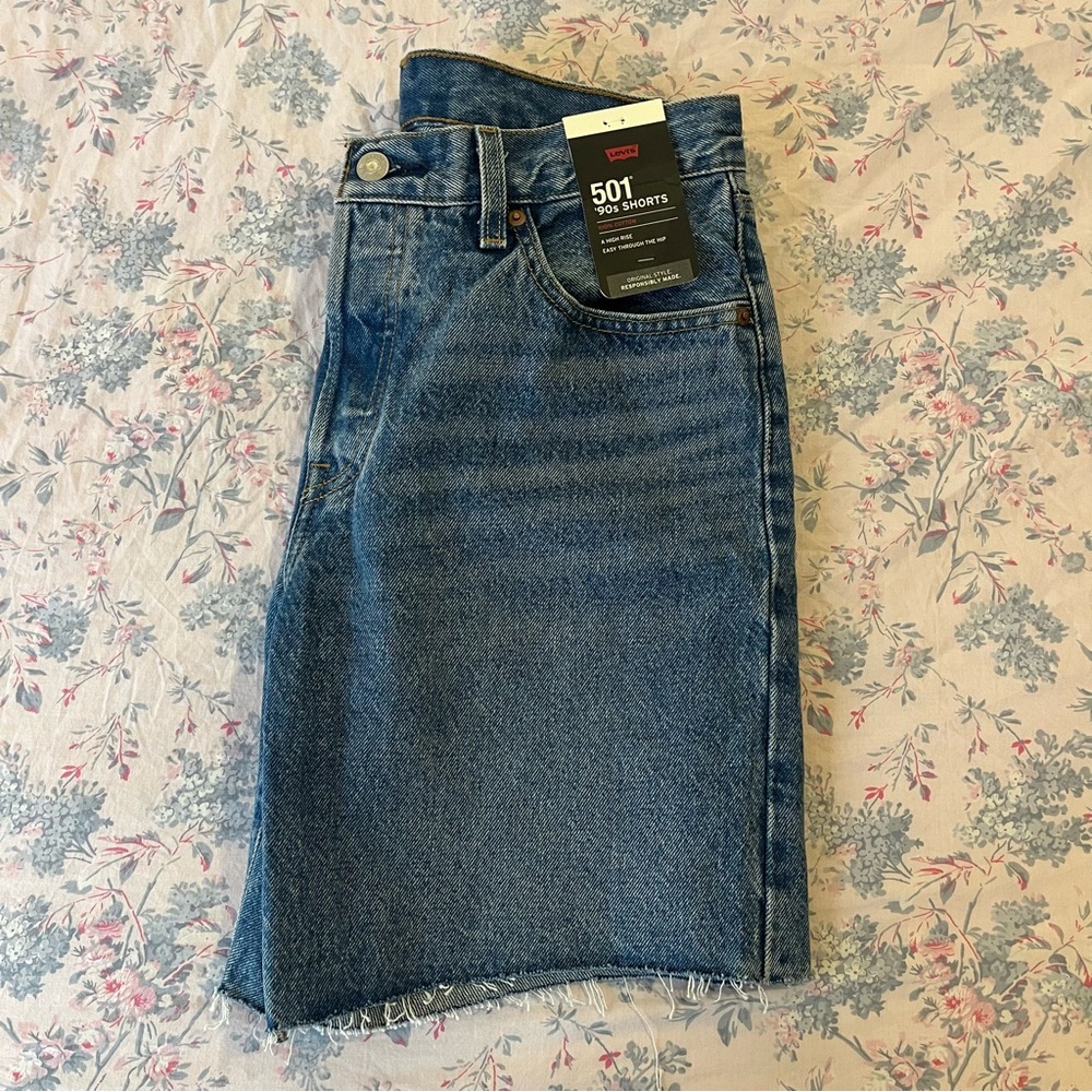 Levi high waisted  501 ‘90s shorts